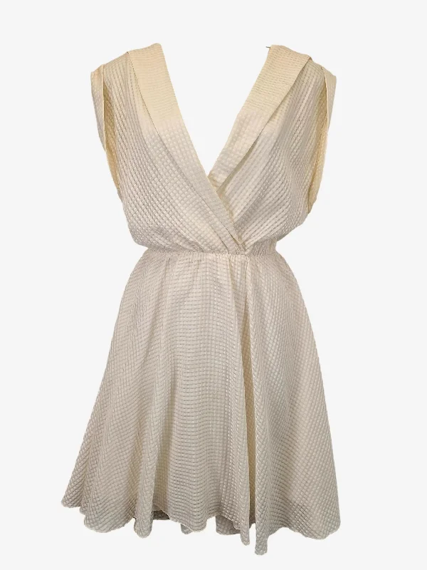 Bettina Liano Textured Silk Plunging V Neck Mini Dress Size 12 Comfortable Wrap Mini Dress Bettina Liano Textured Silk Plunging V Neck Mini Dress Size 12 Comfortable Wrap Mini Dress