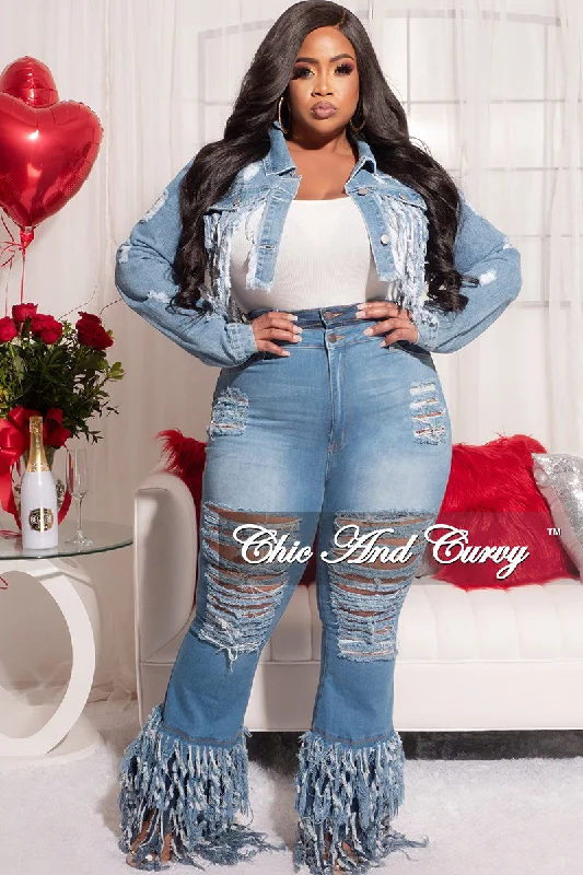 Final Sale Plus Size Distressed Fringe Crop Jacket in Light Blue Denim (Jacket Only) Zippered Front Buttoned Front Snap Front Final Sale Plus Size Distressed Fringe Crop Jacket in Light Blue Denim (Jacket Only) Zippered Front Buttoned Front Snap Front