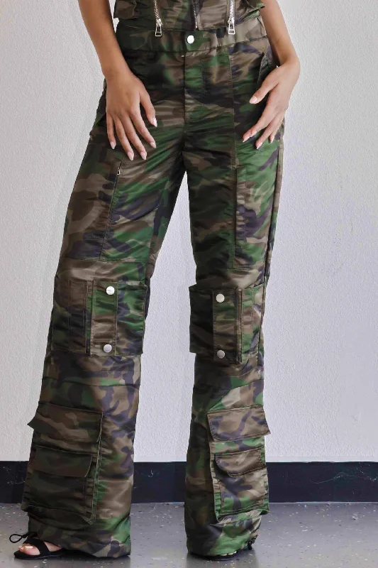 UTILITY NYLON WIDE CARGO PANTS Slim-Fit Leggings